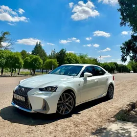 Lexus IS 300 2019