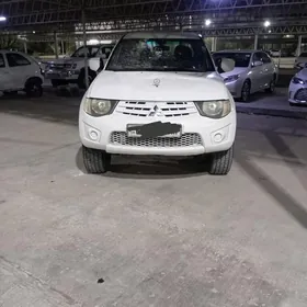 Mitsubishi L200 2012