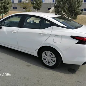 Nissan Versa 2020
