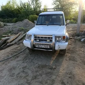 Mitsubishi Pajero 1991
