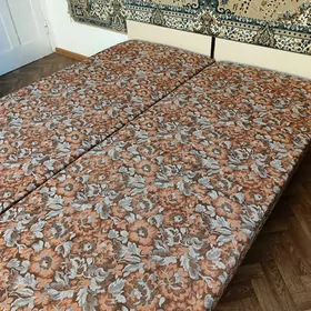 Кровати