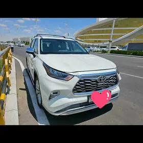 Toyota Highlander 2021