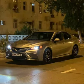Toyota Camry 2021