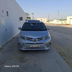 Toyota Sienna 2018