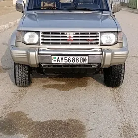 Mitsubishi Pajero 1992