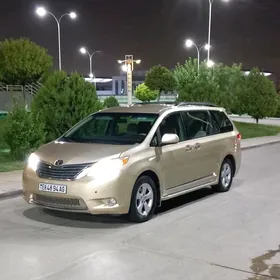 Toyota Sienna 2010