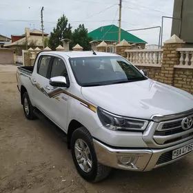 Toyota Hilux 2024