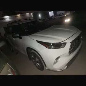 Toyota Highlander 2021