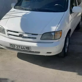 Toyota Sienna 1999