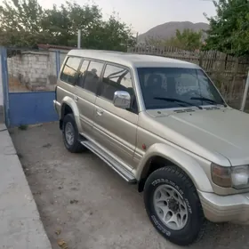 Mitsubishi Pajero 1992