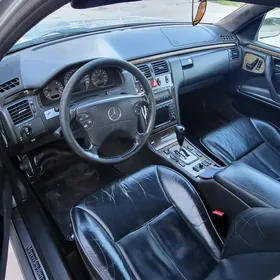 Mercedes-Benz E320 2001