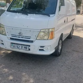 Nissan Urvan 2008