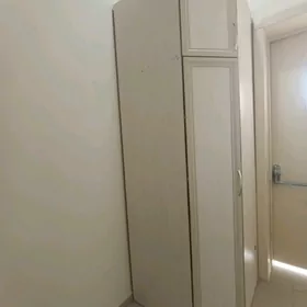 Şkaf polkaly uglawoý