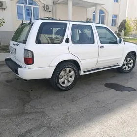 Nissan Pathfinder 2000