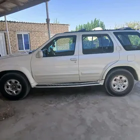 Infiniti QX4 1999