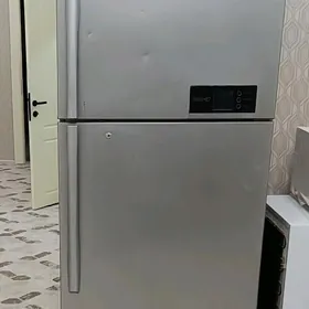 LG. Холодильник
