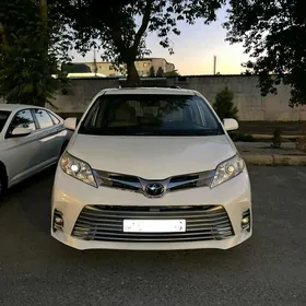 Toyota Sienna 2019