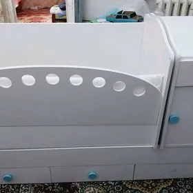 Кровать
