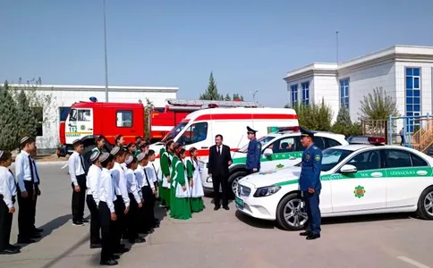 Aşgabatda okuwçylar üçin ýol hereketiniň howpsuzlygy boýunça amaly-tejribe okuw guraldy
