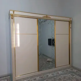 shkaf bn Oturulyan ayna