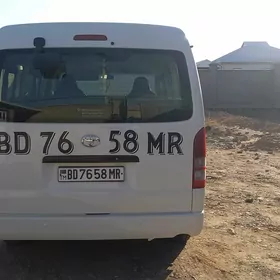 Toyota Hiace 2015