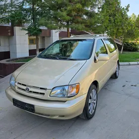 Toyota Sienna 2001