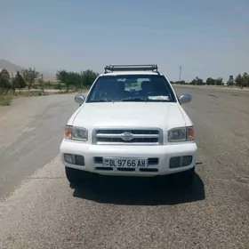 Nissan Pathfinder 1999