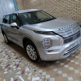 Mitsubishi Outlander 2023