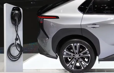 Toyota Ýewropada täze elektromobil çykaryp başlar