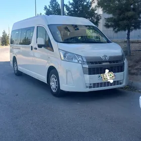 Toyota Hiace 2021