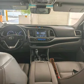 Toyota Highlander 2019