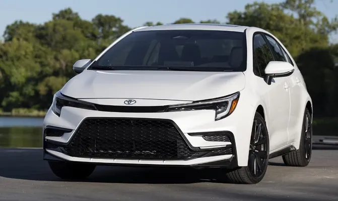 Toyota Corolla, Yaris и RAV4 названы самыми надежными гибридами