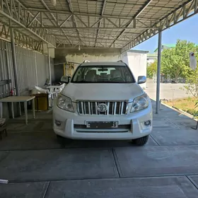 Toyota Land Cruiser Prado 2013