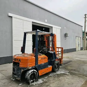 Kara Forklift 2005