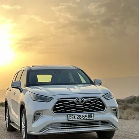 Toyota Highlander 2021