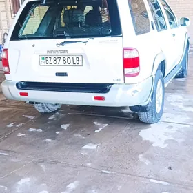 Nissan Pathfinder 1999