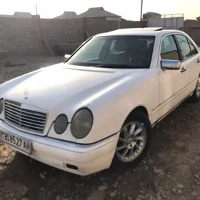 Mercedes-Benz E320 1996
