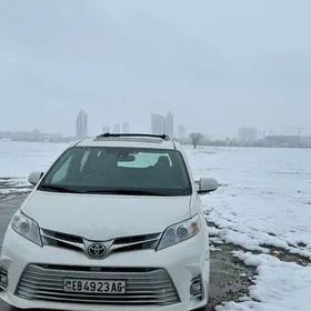 Toyota Sienna 2019