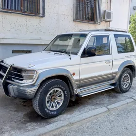 Mitsubishi Pajero 1993
