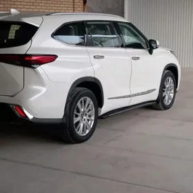 Toyota Highlander 2021
