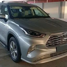 Toyota Highlander 2021