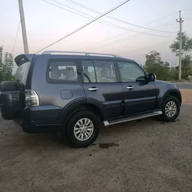 Mitsubishi Pajero 2010