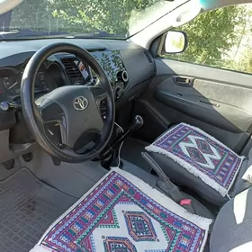Toyota Hilux 2012