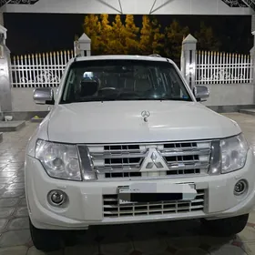 Mitsubishi Pajero 2013