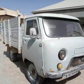 UAZ 452 1989