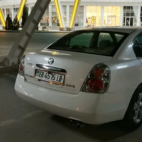 Nissan Altima 2004