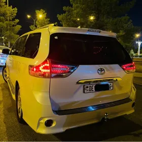 Toyota Sienna 2019
