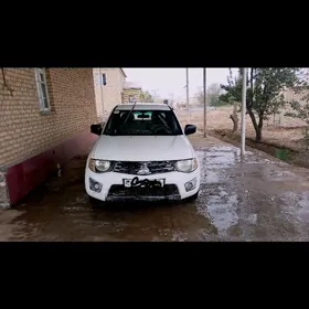 Mitsubishi L200 2010