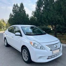 Nissan Versa 2012