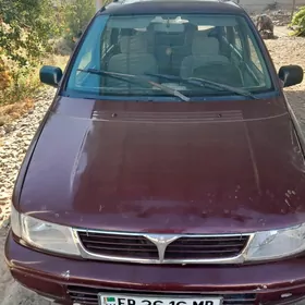 Mitsubishi Chariot 1996